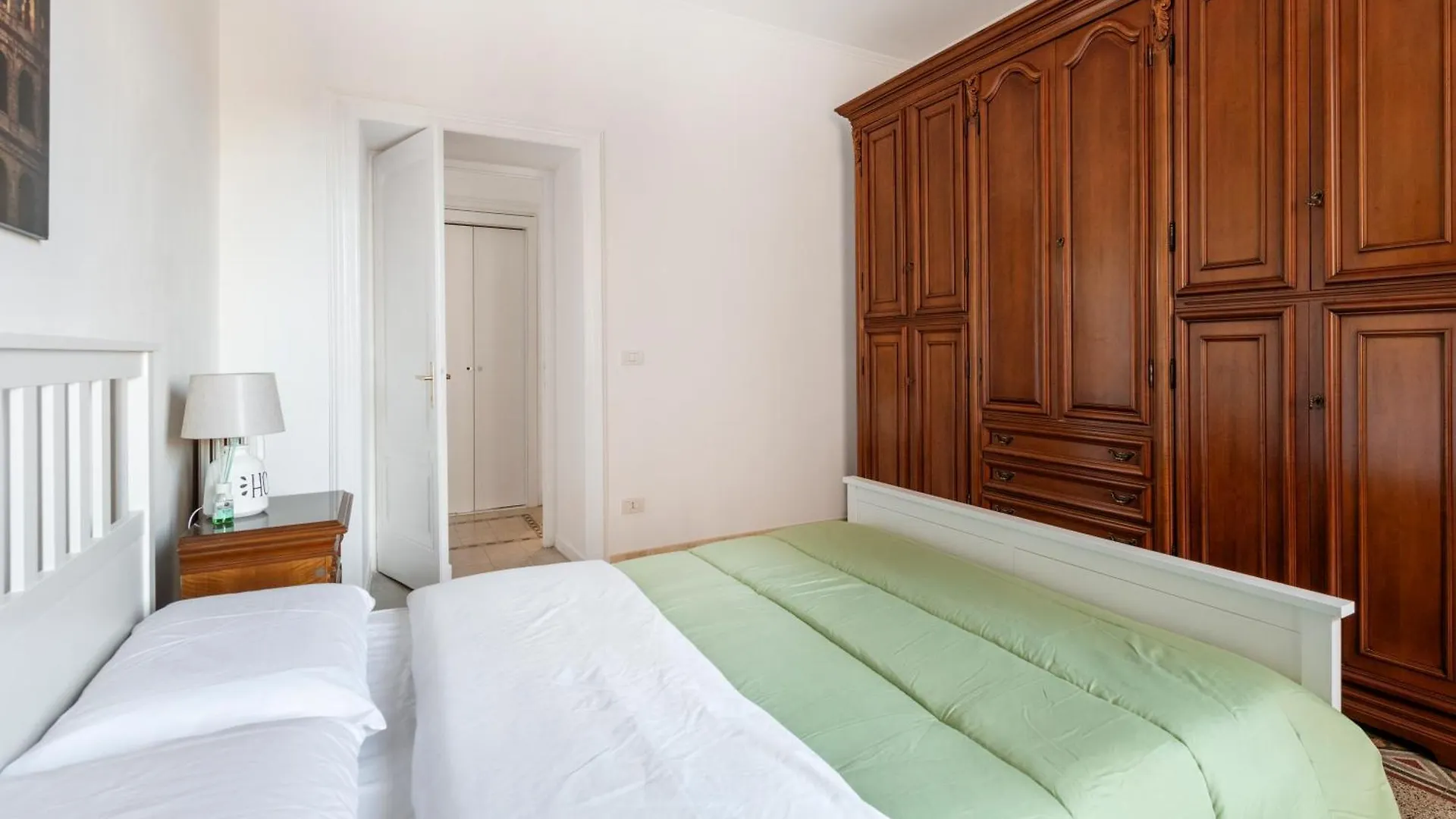 Apartmán Elegant 3 Bedroom San Pietro Station 200 Mt Řím