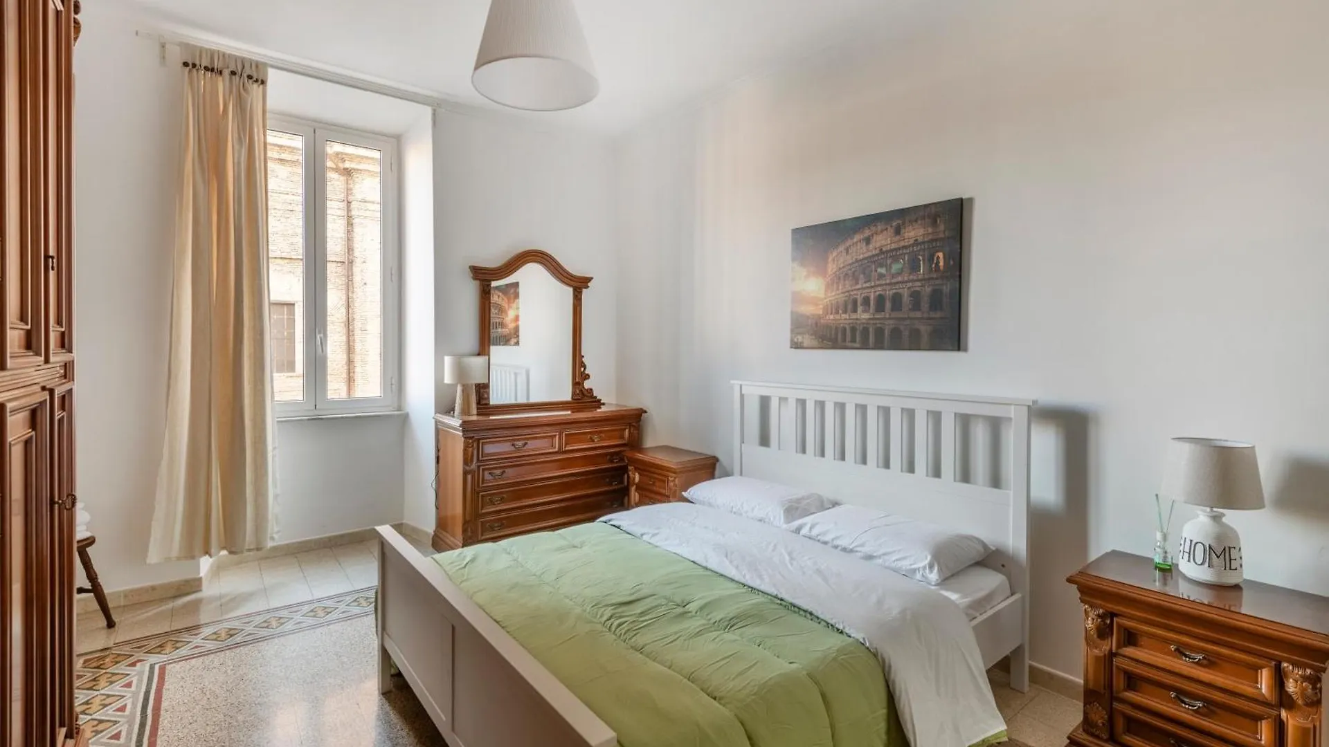 Elegant 3 Bedroom San Pietro Station 200 Mt ローマ