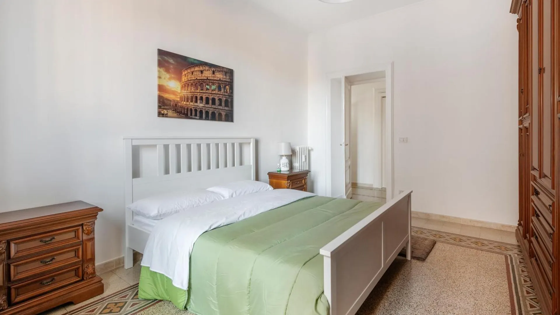 Elegant 3 Bedroom San Pietro Station 200 Mt Rome 0*,  Italy
