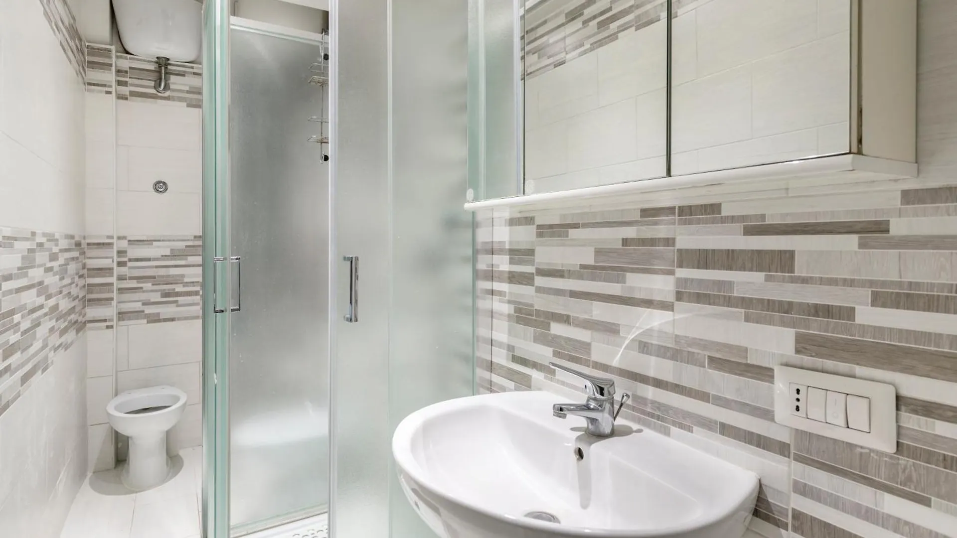 Elegant 3 Bedroom San Pietro Station 200 Mt Rome Apartment